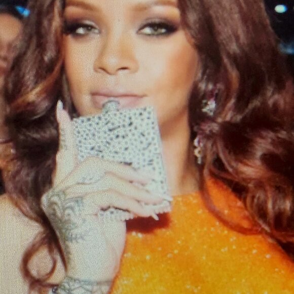 Like Rihanna - Bedazzled Funky Flask - Great gift - 3.5" x 3.5 " - plus lid - Picture 1 of 4